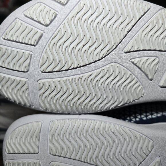 Athletic_Shoes